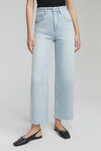 Moon Curve Raw Hem Crop Jeans HJ129