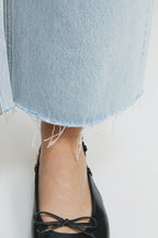 Moon Curve Raw Hem Crop Jeans HJ129